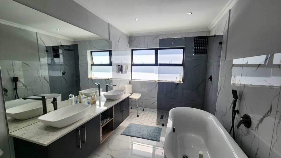 3 Bedroom Property for Sale in Hartenbos Heuwels Western Cape